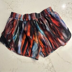 Lululemon Hotty Hot Short II *2.5" Chroma Fusion Multi / Black Size 6